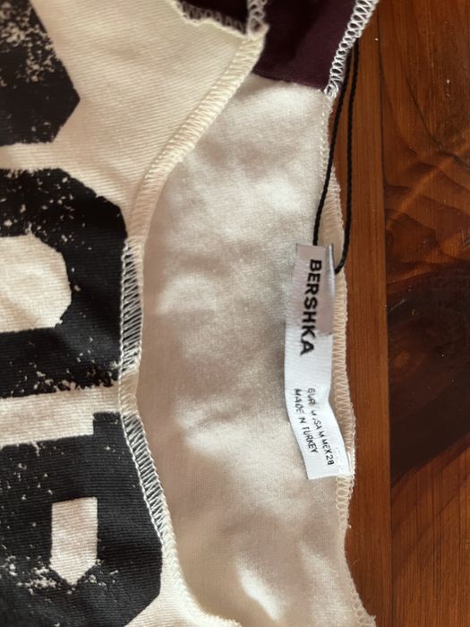 Къса блуза тип потник Bershka