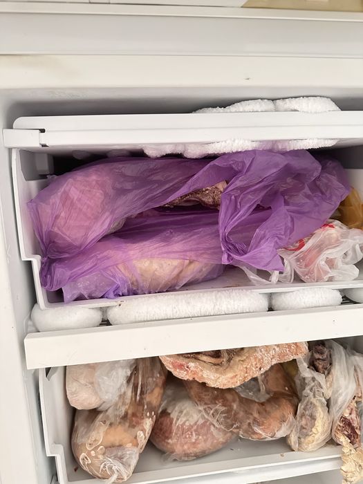 Продам морозильник вертикальный