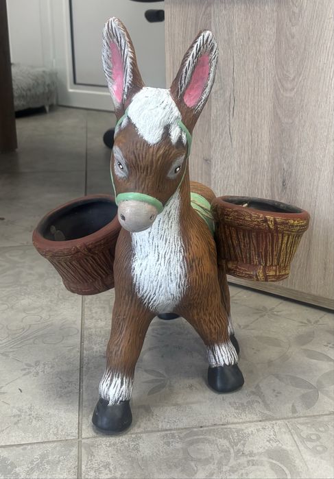 Керамична фигура - магаре с дисаги