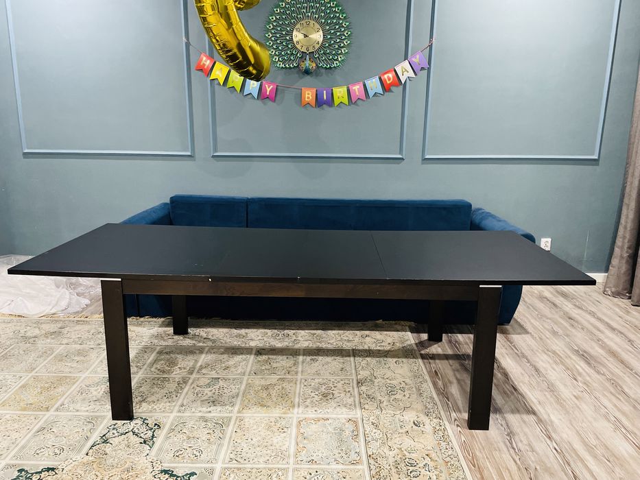 Продам гостийнный стол