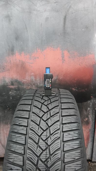 1бр. зимна гума 215/50/17 GoodYear Ultra Grip Performance 
dot22
6.8mm