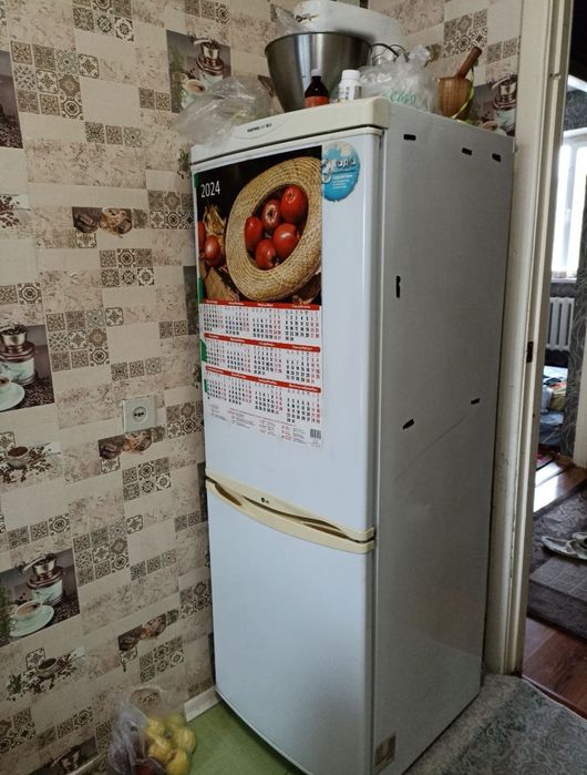 продаю холодильник