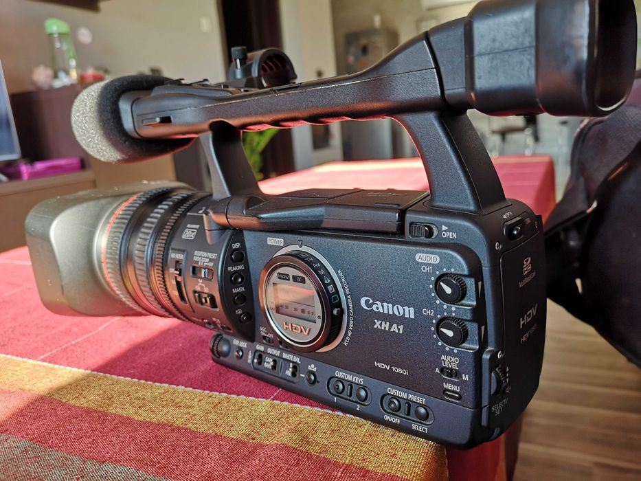 Видеокамера Canon XH A1
