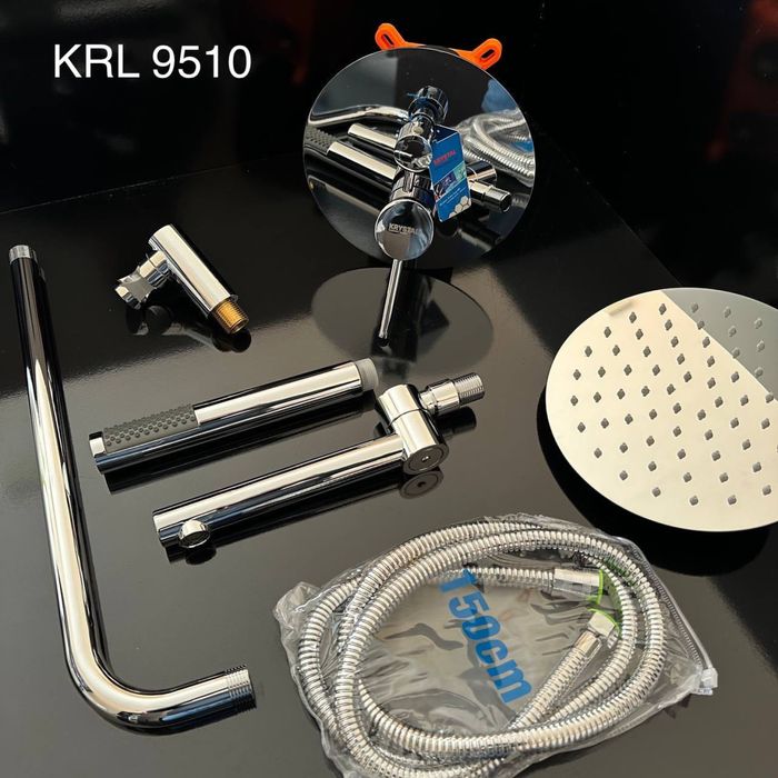 Инсталляция душевая система смеситель новый
Смеситель для ванны новый