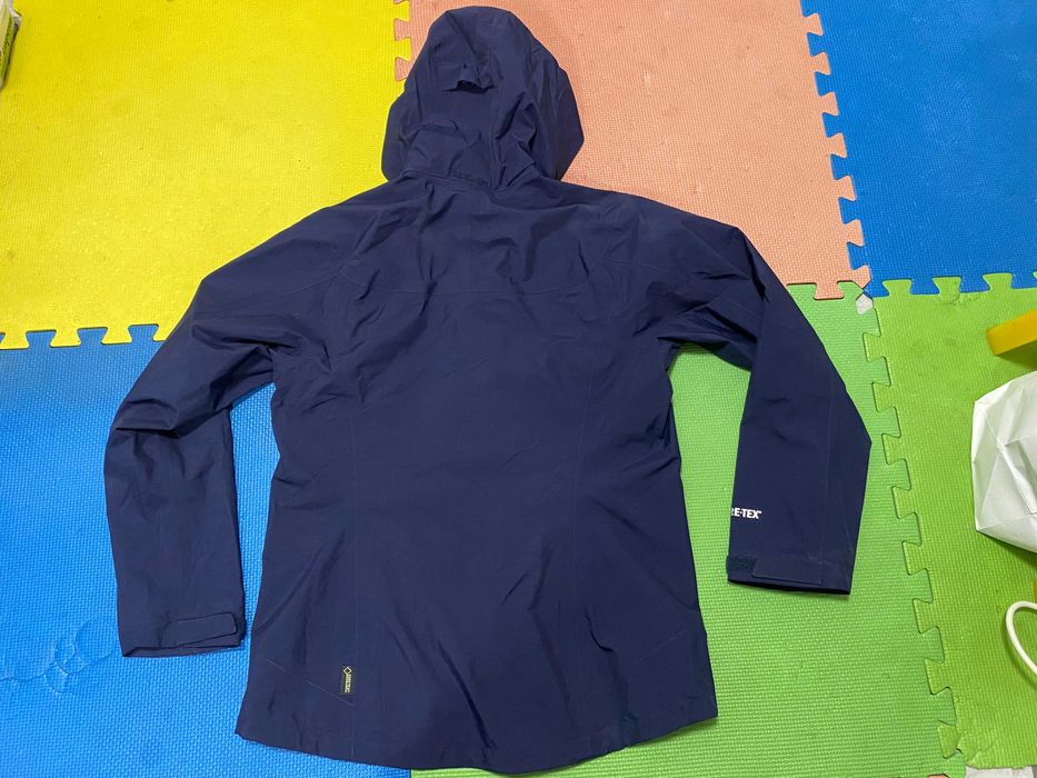 ''Berghaus GORE-TEX''оригинално дамско водоустойчиво яке М размер