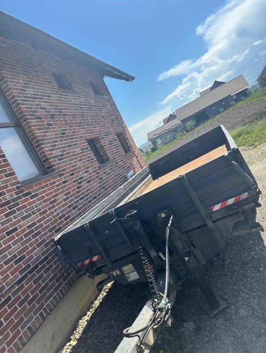 Trailer remorcă Moeslein basculabila pe trei parti