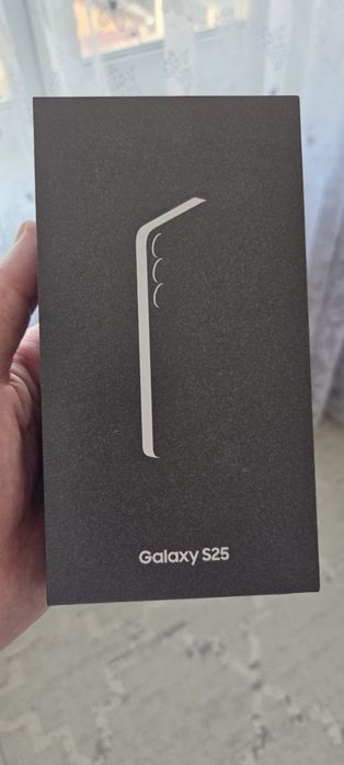 Продам Samsung S25 12/256