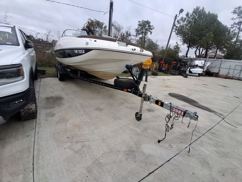 Катер Байланер 2015 года