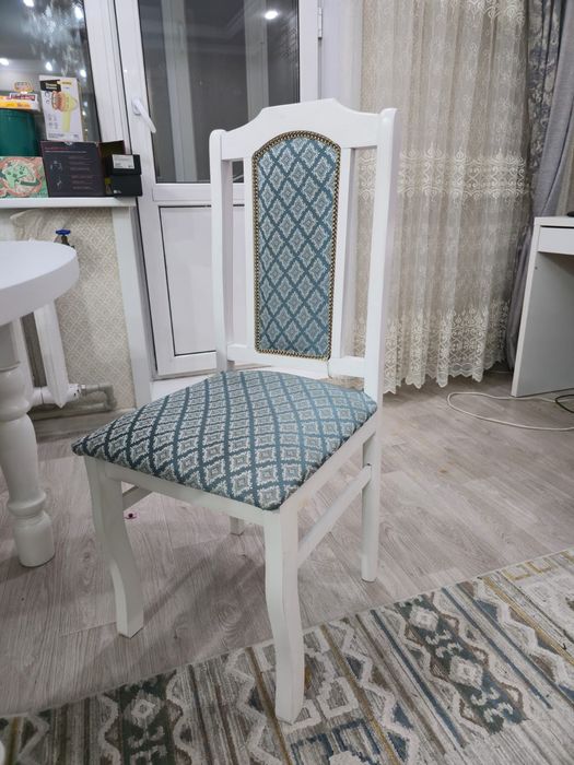 Продам стол и 6 стульев