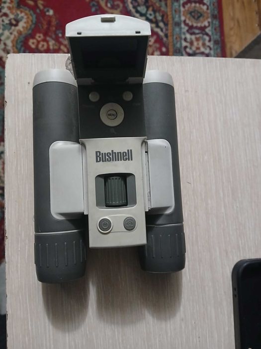 Цифровой бинокль Bushnell с камерой.