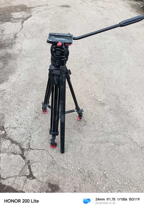 Триножник за фотокамера