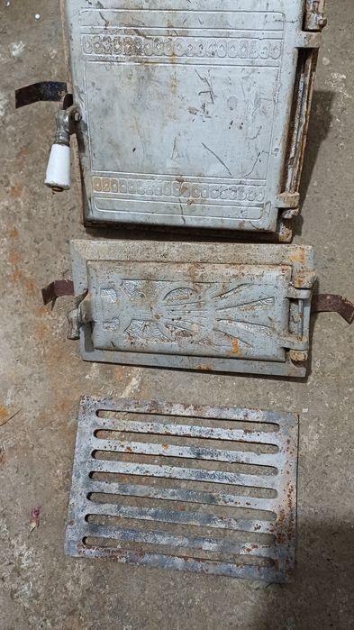 Vînd uși cu grătar pentru sobe teracotă am pentru 3 sobe