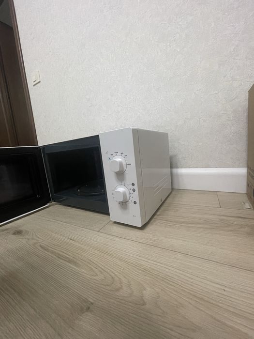 Vand cuptor microunde Samsung ME71A 800w