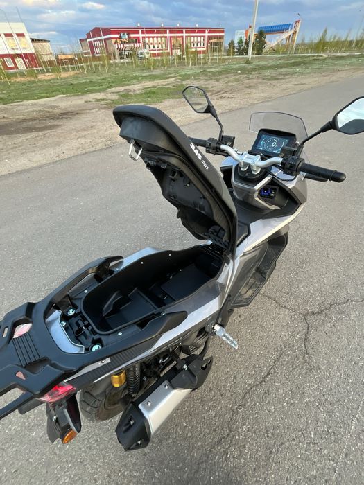 Новый скутер 180 кубов