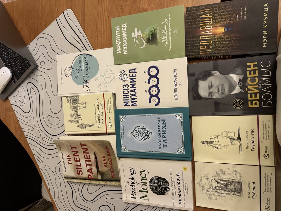 Книги 11 штук. Все разные.