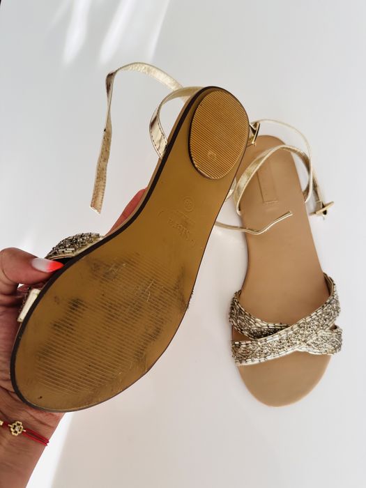 Нови равни сандали