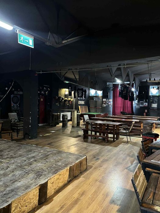 De închiriat spațiu comercial 250 m² – fost BAR pentru motocicliști