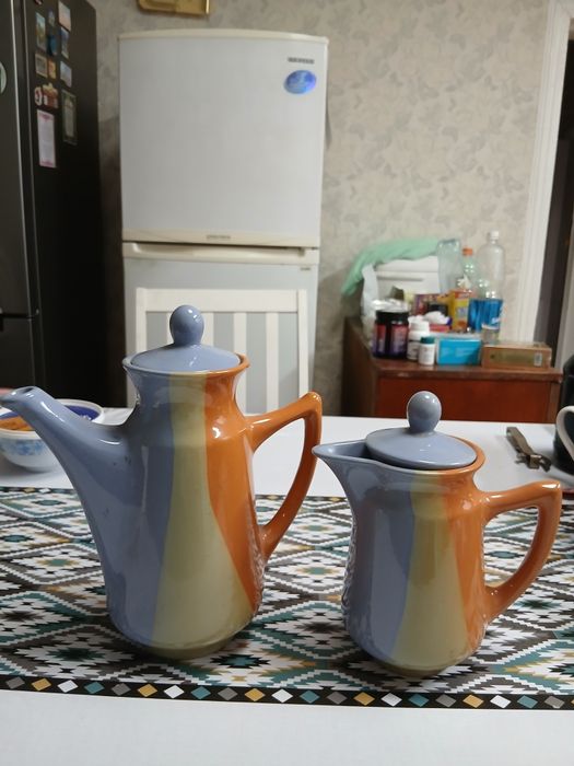 Продам молочница,чайник керамические