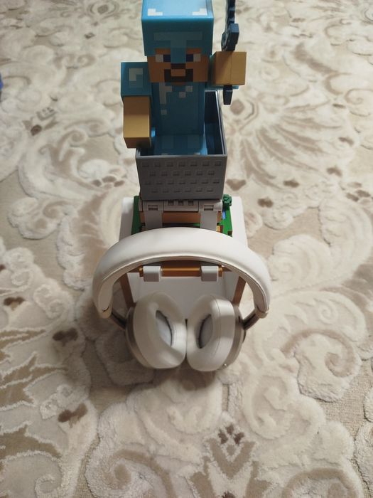 Suport pe care se pun mai multe obiecte cu minecraft