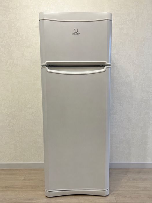 Холодильник Indesit срочно продается