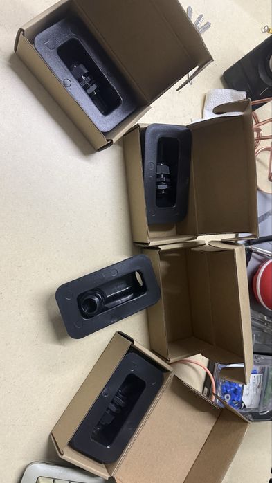 Treceri cablu perete/rulota negre