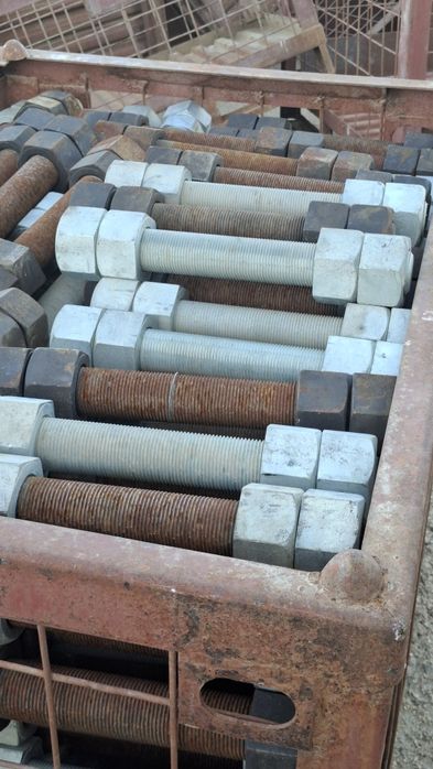 Шпилки М46х380мм с двух гайкой