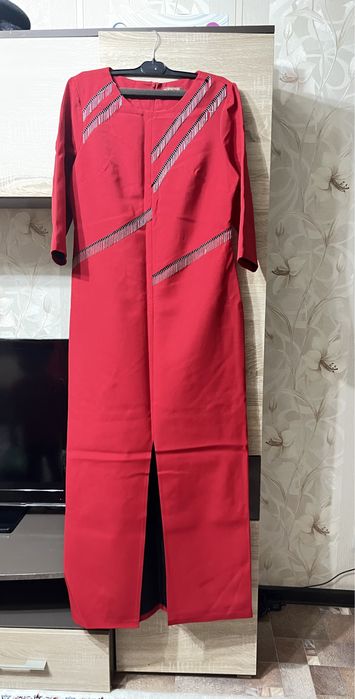 Платье вечерне красное