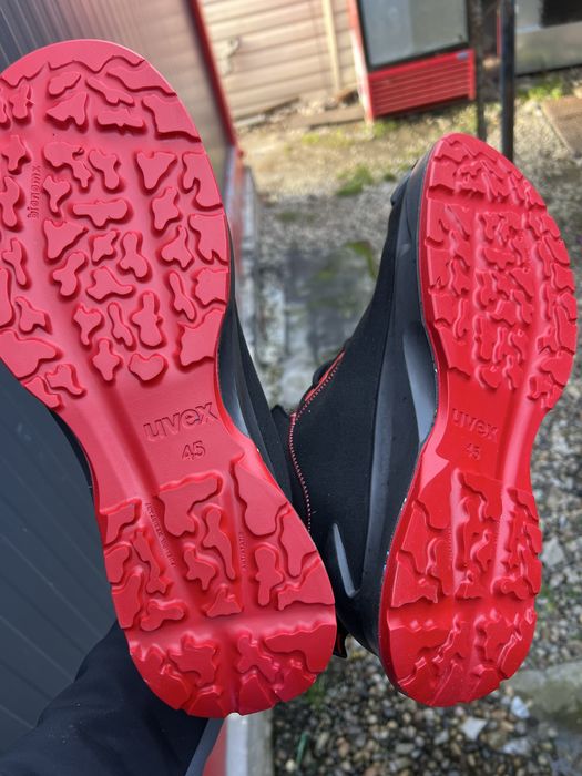 Vand bocanci Uvex marimea 45