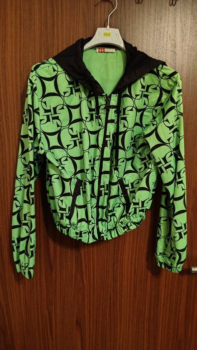 Зелено спорно яке