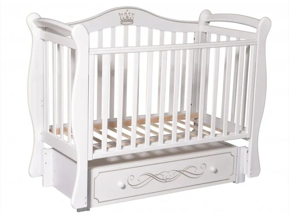 Кроватка с комодом