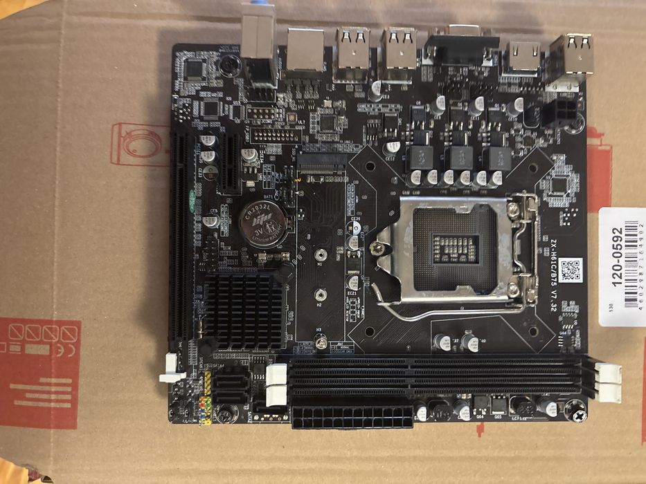 материнка в коробке h61 очень дешево продаю  из за болтов  со спикером