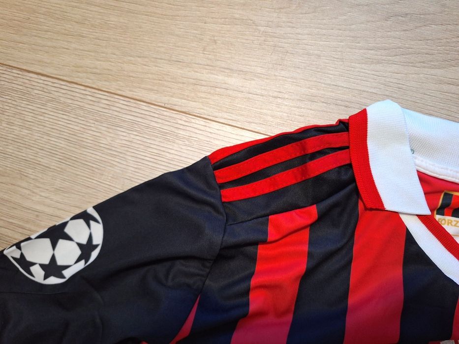 Футболна фланелка на Роналдиньо МИЛАН ретро модел!!!