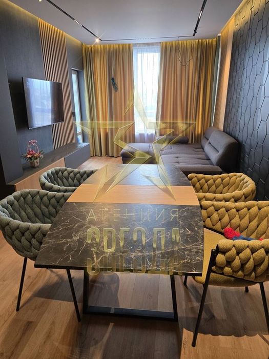 Продава се Тристаен апартамент в Пловдив, Съдийски - 125 кв.м за 1167 €/кв.м - Снимка #1