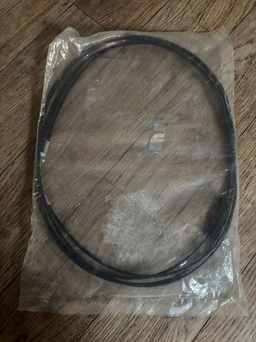 Трос багажника камри