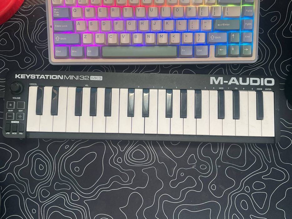 Продам миди клавиатуру