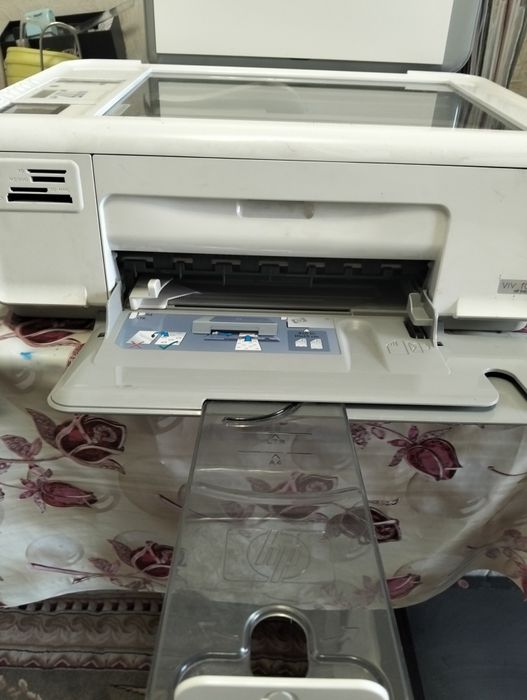 Принтер чернобелый и цветной