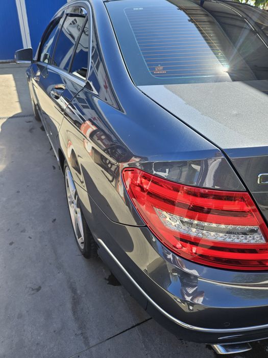 Vând Mercedes C220