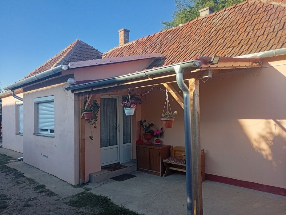 Vind casă 3 camere