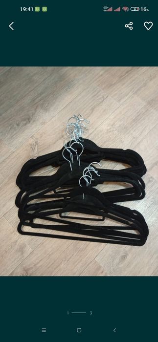 Продам вешалки новые.