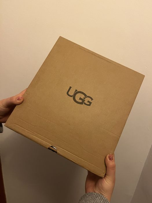 Vand ugg noi marimea 40