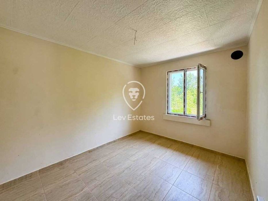 Едноетажна къща след основен ремонт в село Дюлево, област Бургас