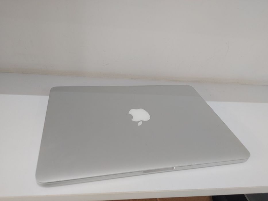 Macbook pro 2015 core i5 8GB 250GB