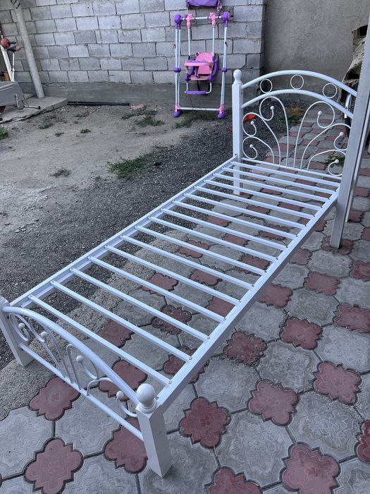Односпальная кровать