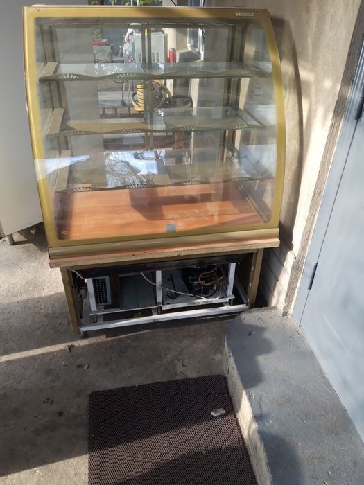 Кондитерская витрина