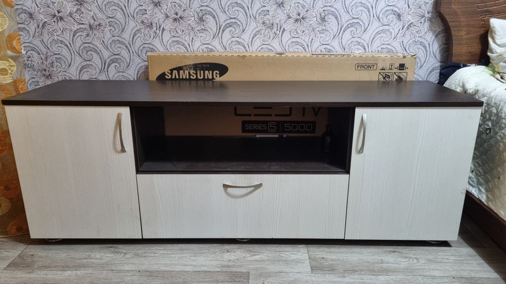 Продам тумбу под телевизор