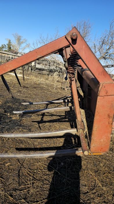 Продам. Трактор Т-40. Косилка. Тележка. Грабли.