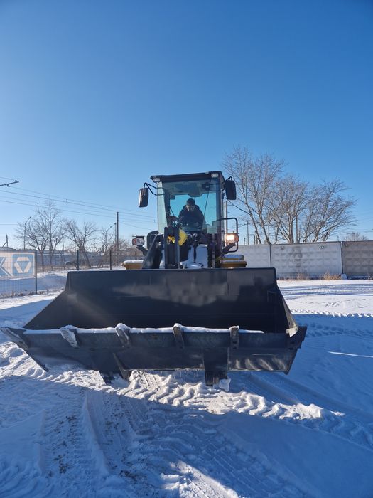 Услуги погрузчика LWKZ330.