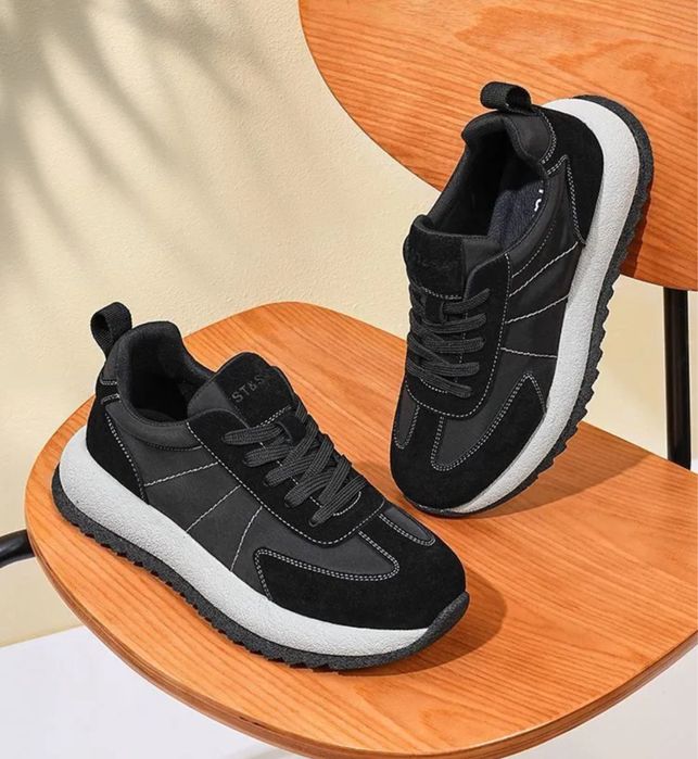 Продам кроссовки женские