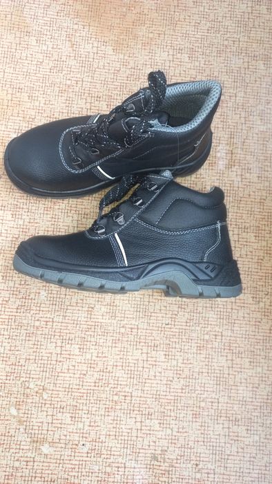 Продам спец обувь