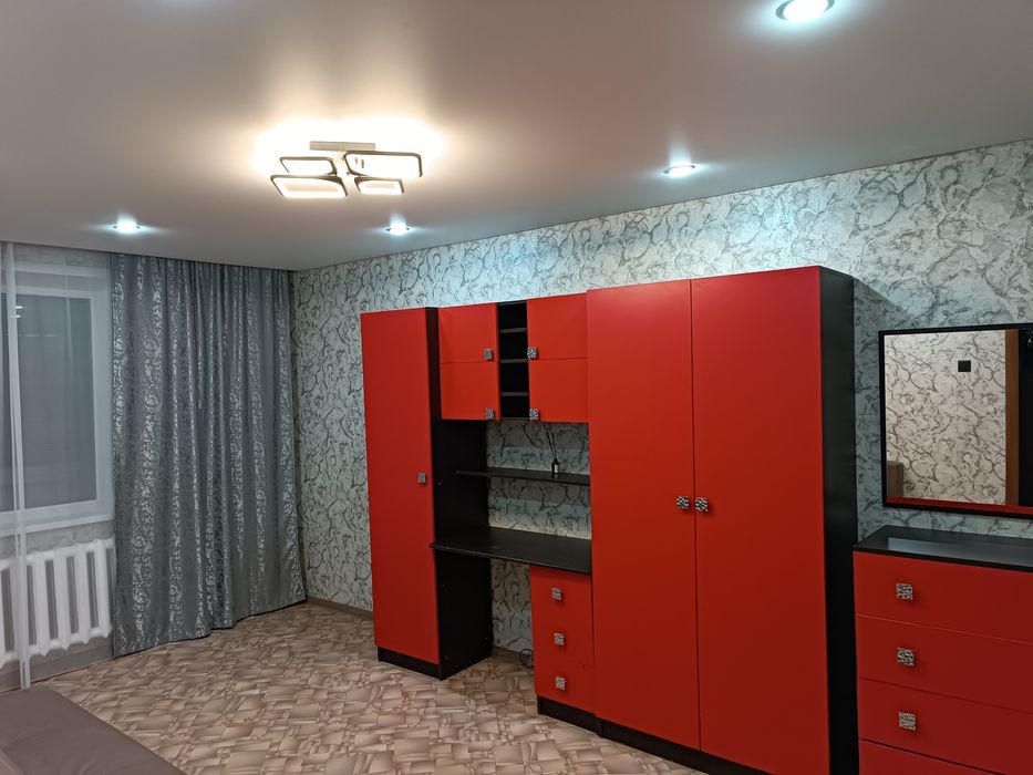 Продам стенку Классную!Красную!